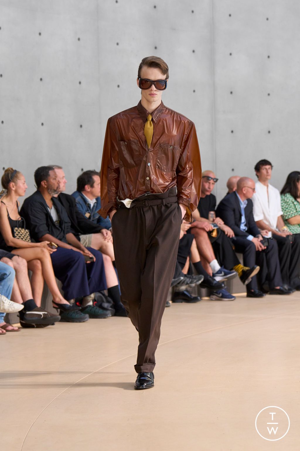 Fashion Week Paris Spring/Summer 2026 look 33 from the Saint Laurent collection menswear