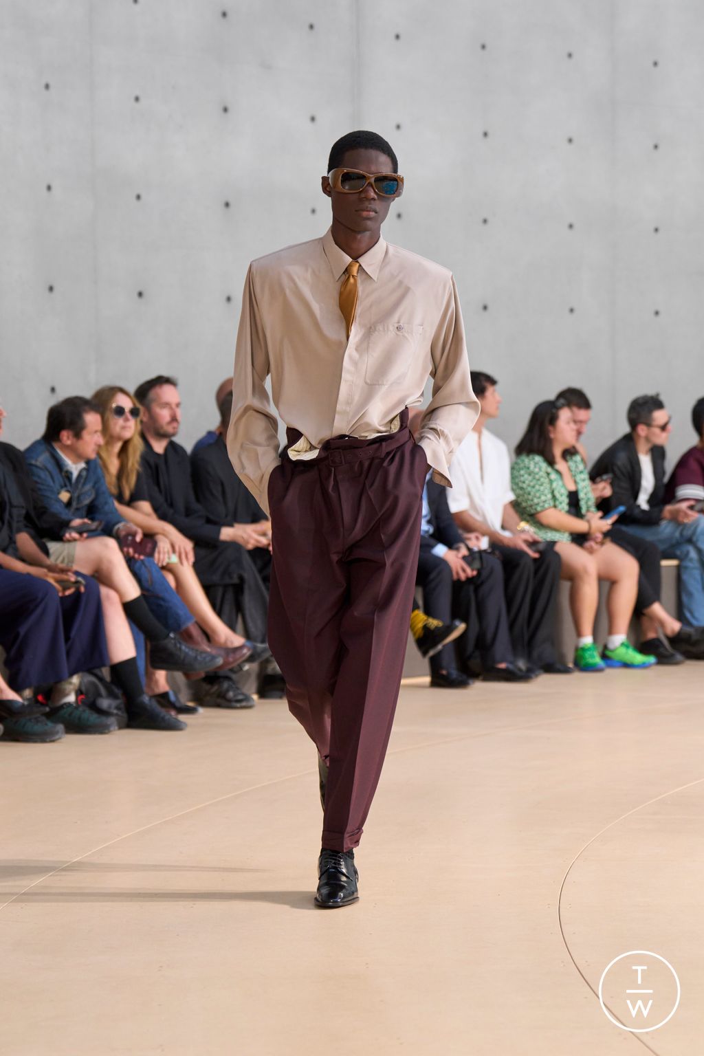 Fashion Week Paris Spring/Summer 2026 look 39 from the Saint Laurent collection menswear