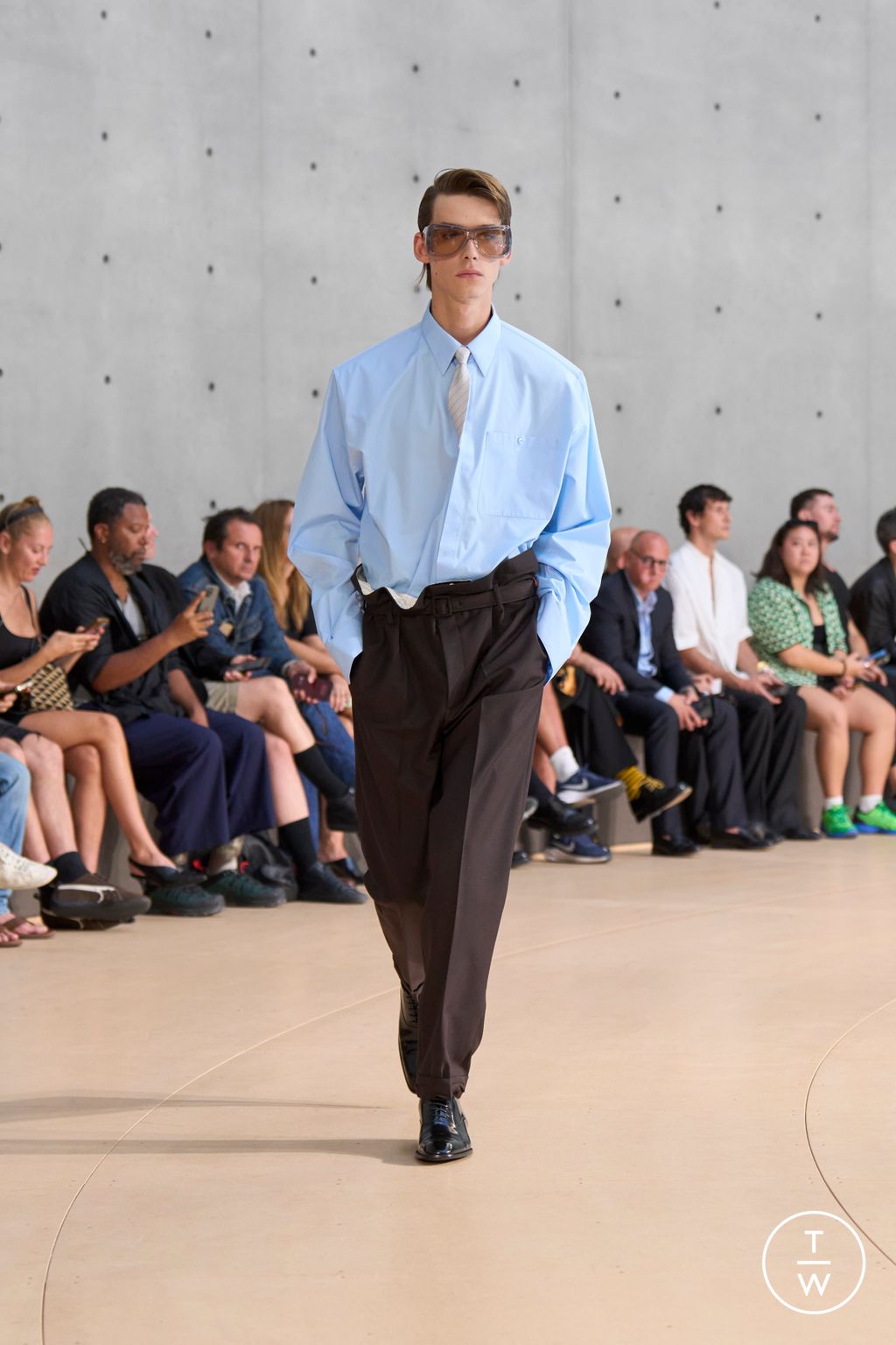 Fashion Week Paris Spring/Summer 2026 look 40 from the Saint Laurent collection menswear