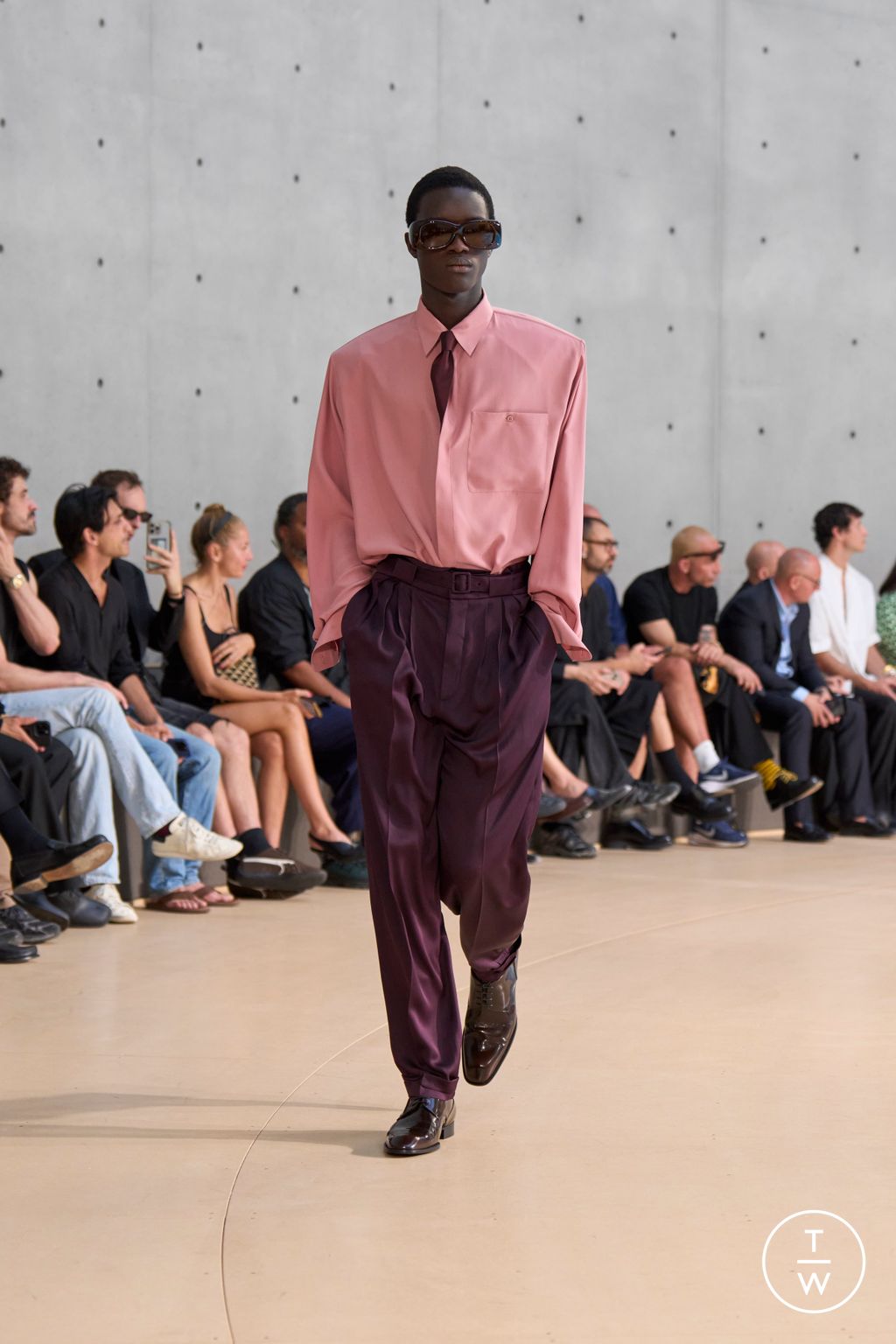 Fashion Week Paris Spring/Summer 2026 look 41 from the Saint Laurent collection menswear