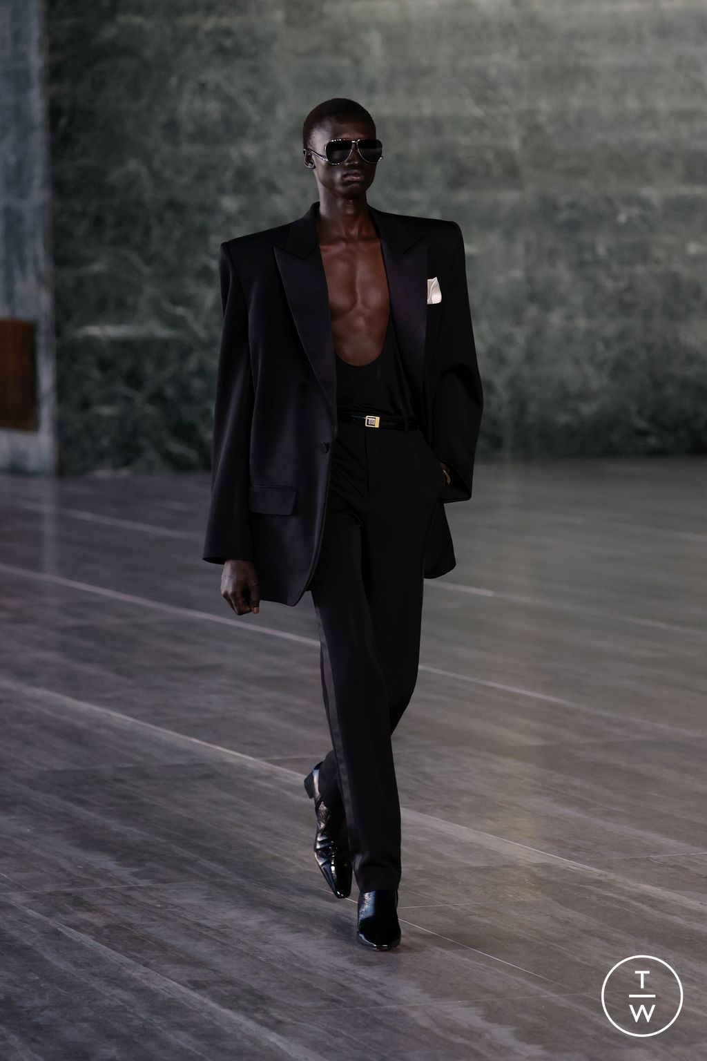 Fashion Week Paris Spring/Summer 2024 look 4 from the Saint Laurent collection 男装