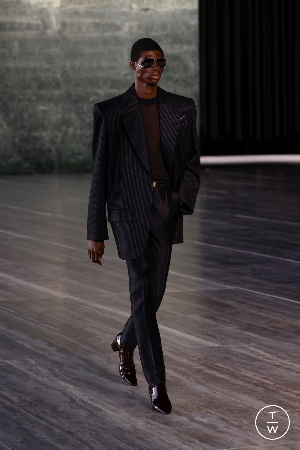 Fashion Week Paris Spring/Summer 2024 look 10 from the Saint Laurent collection 男装