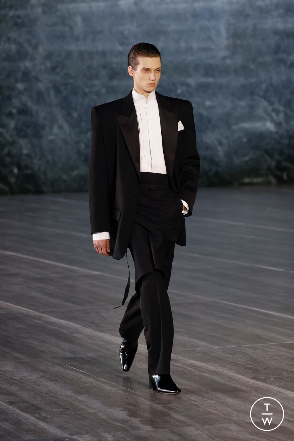 Fashion Week Paris Spring/Summer 2024 look 17 from the Saint Laurent collection menswear