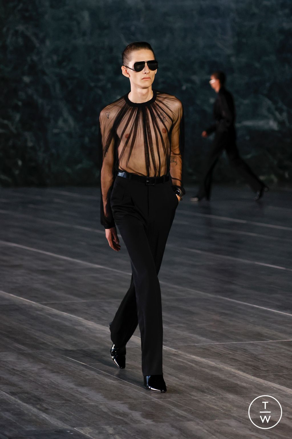 Fashion Week Paris Spring/Summer 2024 look 39 de la collection Saint Laurent menswear