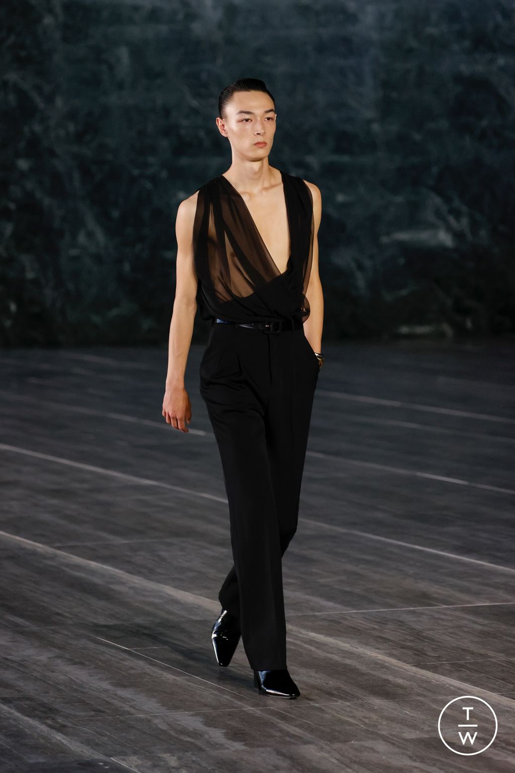 Fashion Week Paris Spring/Summer 2024 look 47 from the Saint Laurent collection 男装