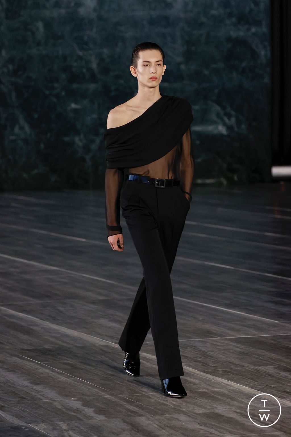 Fashion Week Paris Spring/Summer 2024 look 49 de la collection Saint Laurent menswear