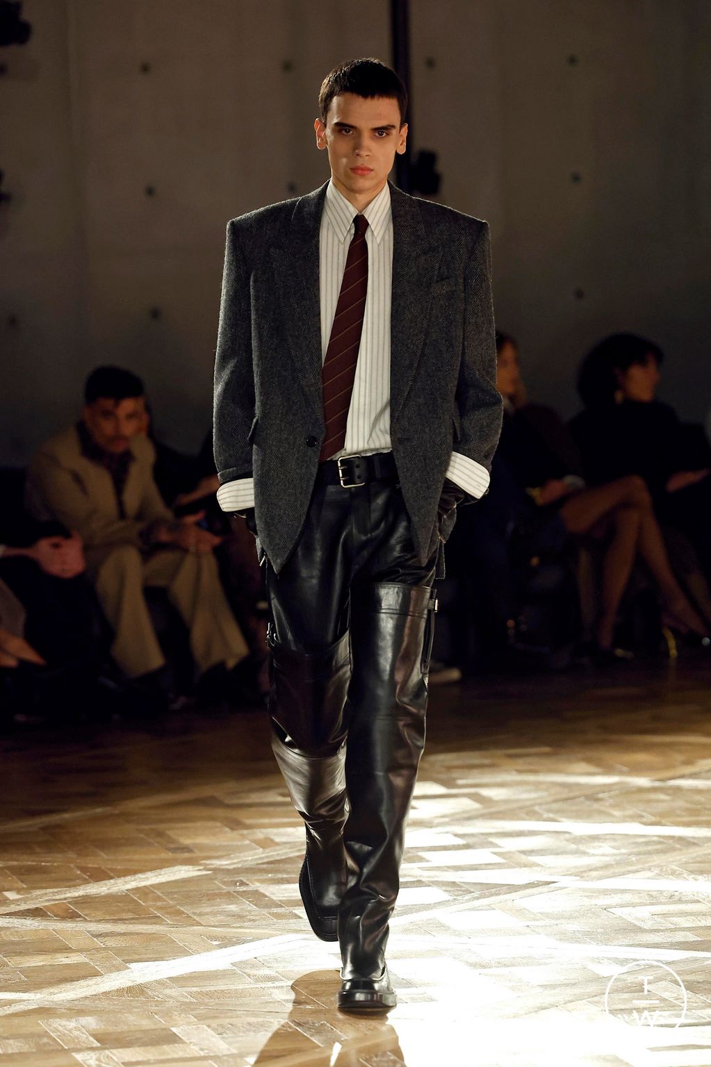Fashion Week Paris Fall/Winter 2025 look 4 from the Saint Laurent collection menswear