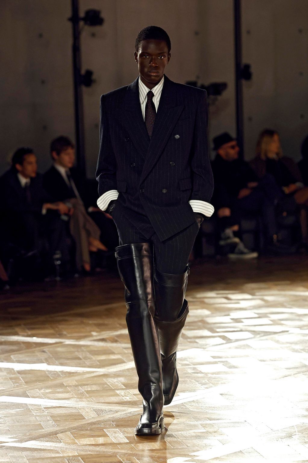 Fashion Week Paris Fall/Winter 2025 look 5 from the Saint Laurent collection menswear
