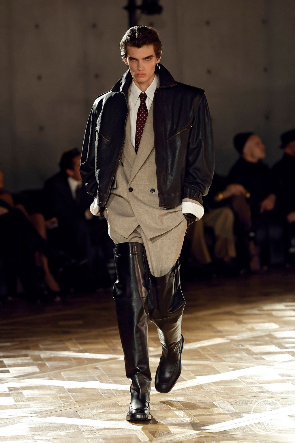 Fashion Week Paris Fall/Winter 2025 look 10 from the Saint Laurent collection menswear