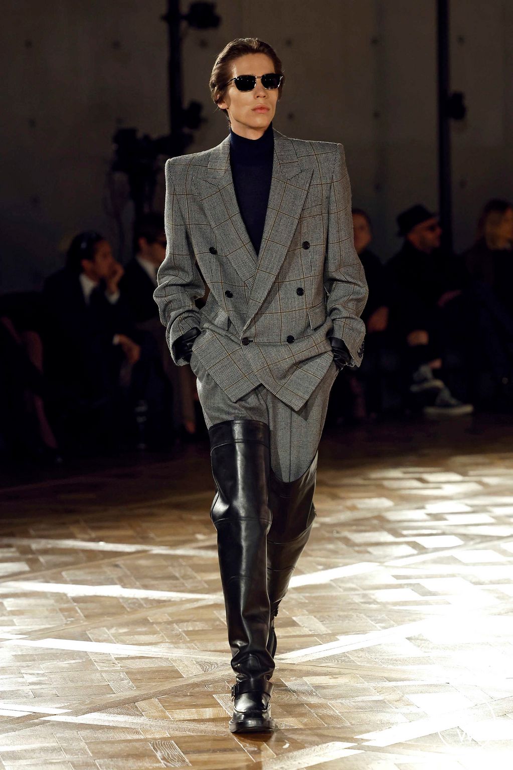 Fashion Week Paris Fall/Winter 2025 look 15 from the Saint Laurent collection menswear