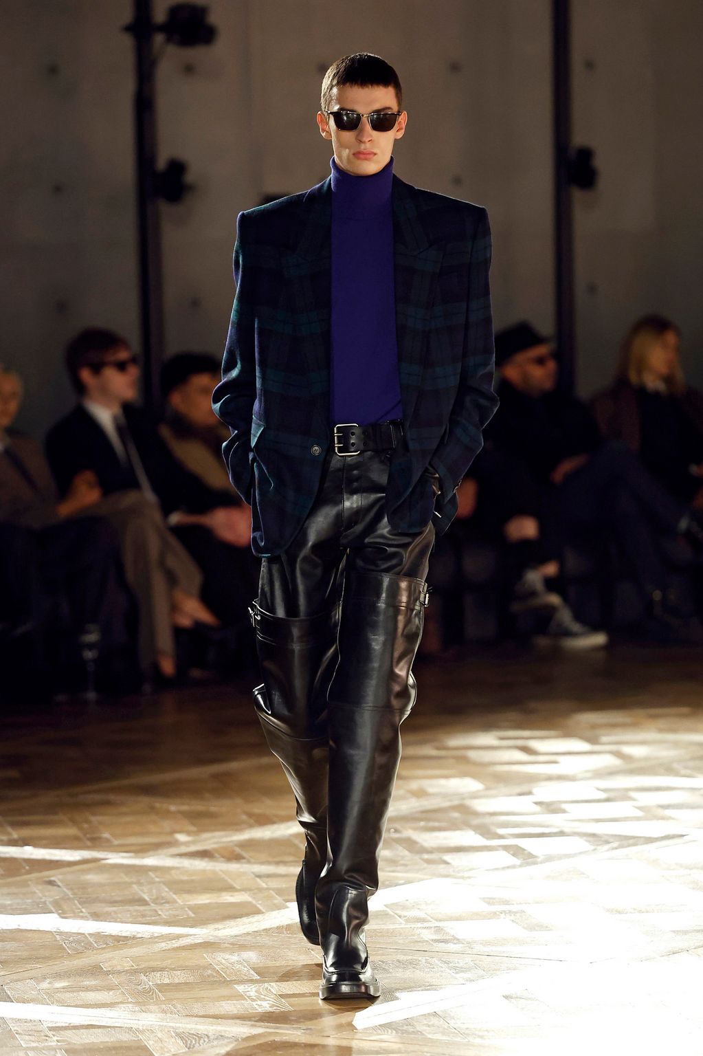 Fashion Week Paris Fall/Winter 2025 look 19 from the Saint Laurent collection menswear