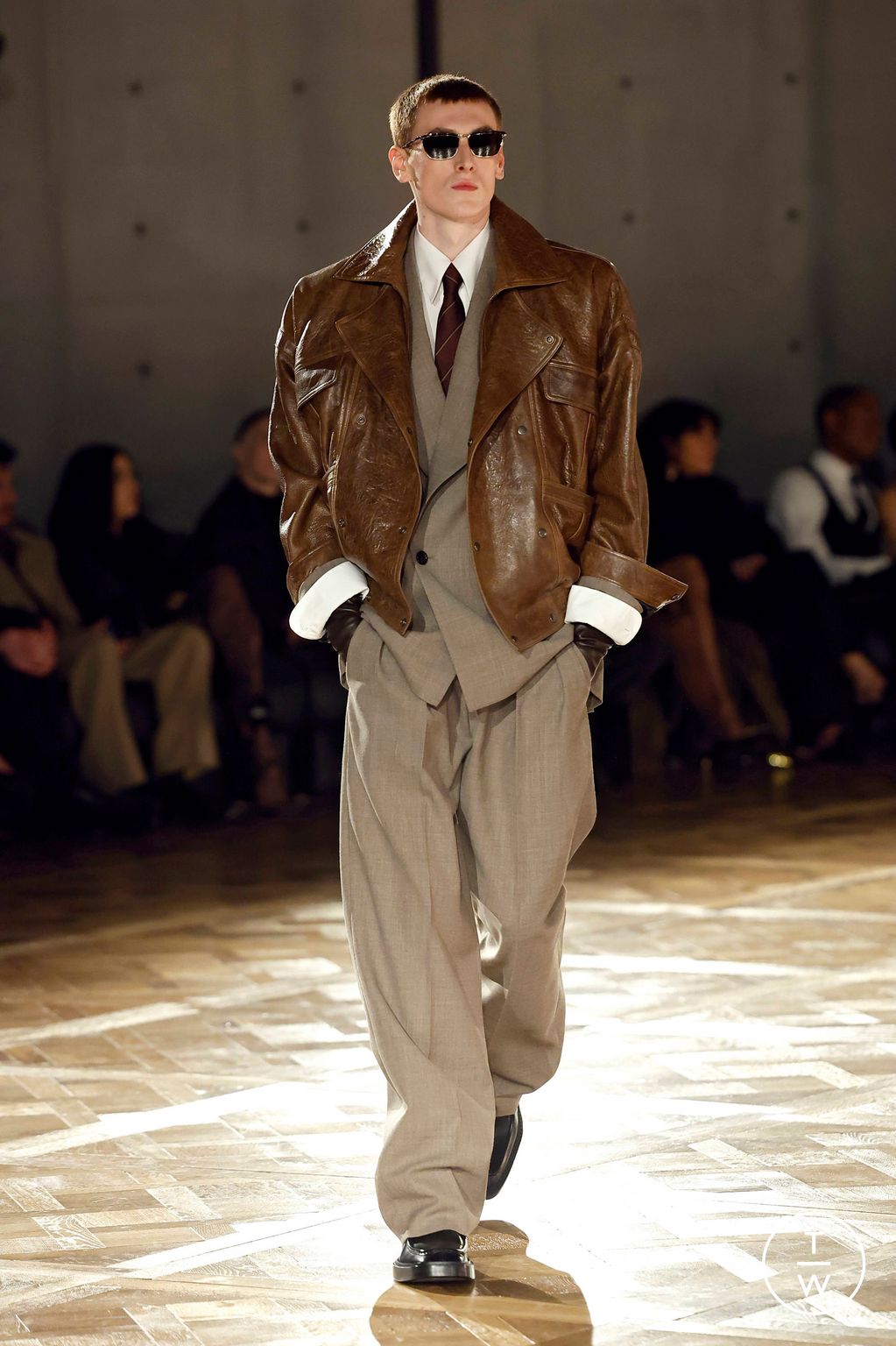 Fashion Week Paris Fall/Winter 2025 look 22 from the Saint Laurent collection menswear