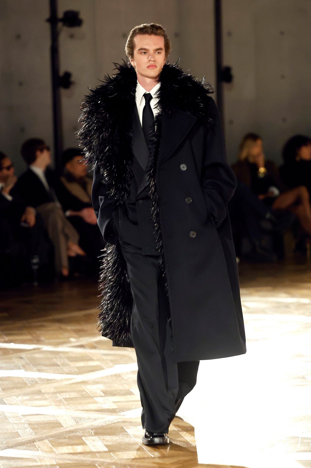 Fashion Week Paris Fall/Winter 2025 look 35 from the Saint Laurent collection menswear