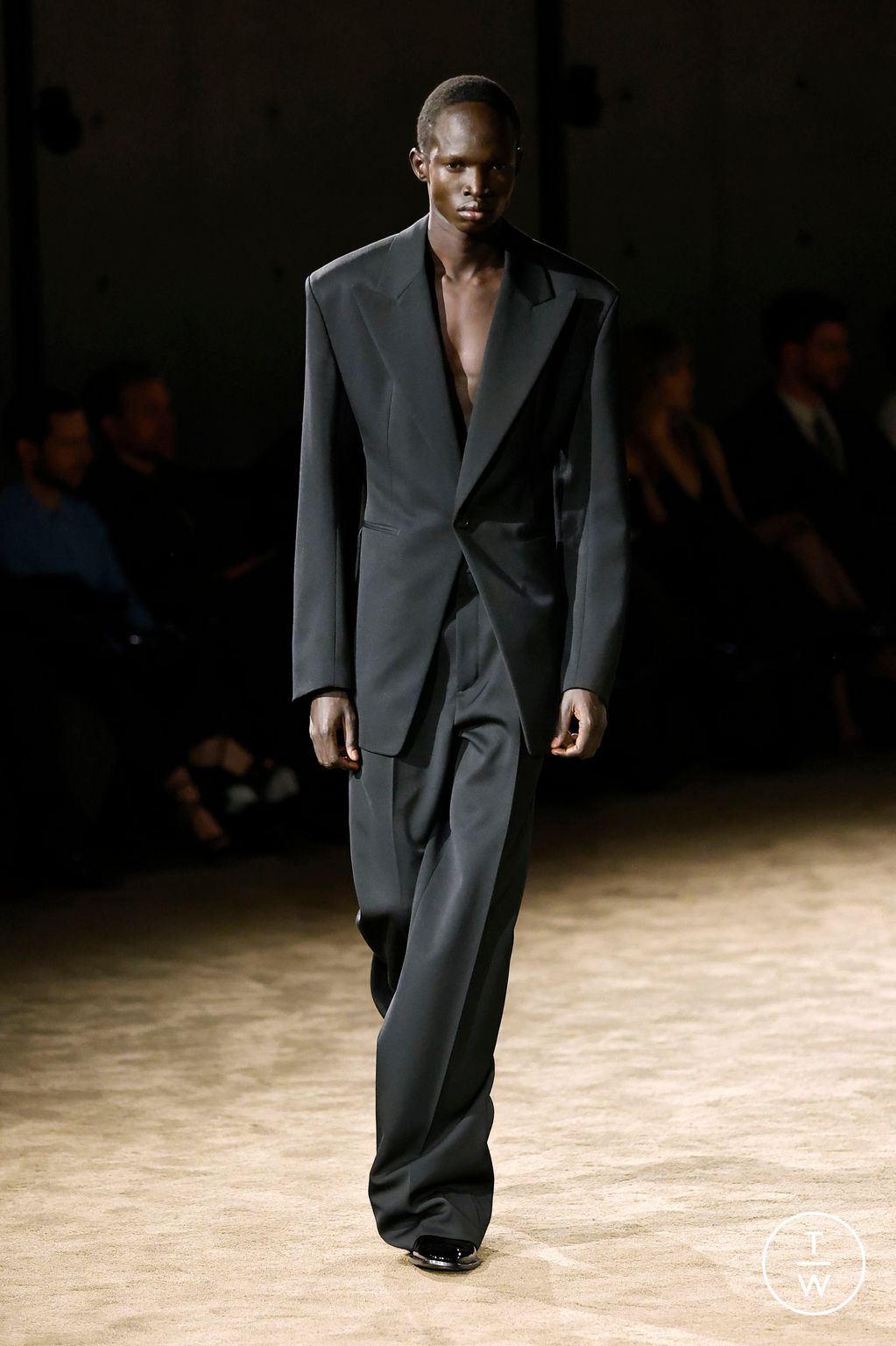 Fashion Week Paris Fall/Winter 2026 look 3 from the Saint Laurent collection menswear