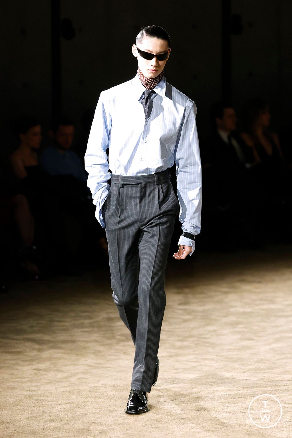 Fashion Week Paris Fall/Winter 2026 look 19 de la collection Saint Laurent menswear