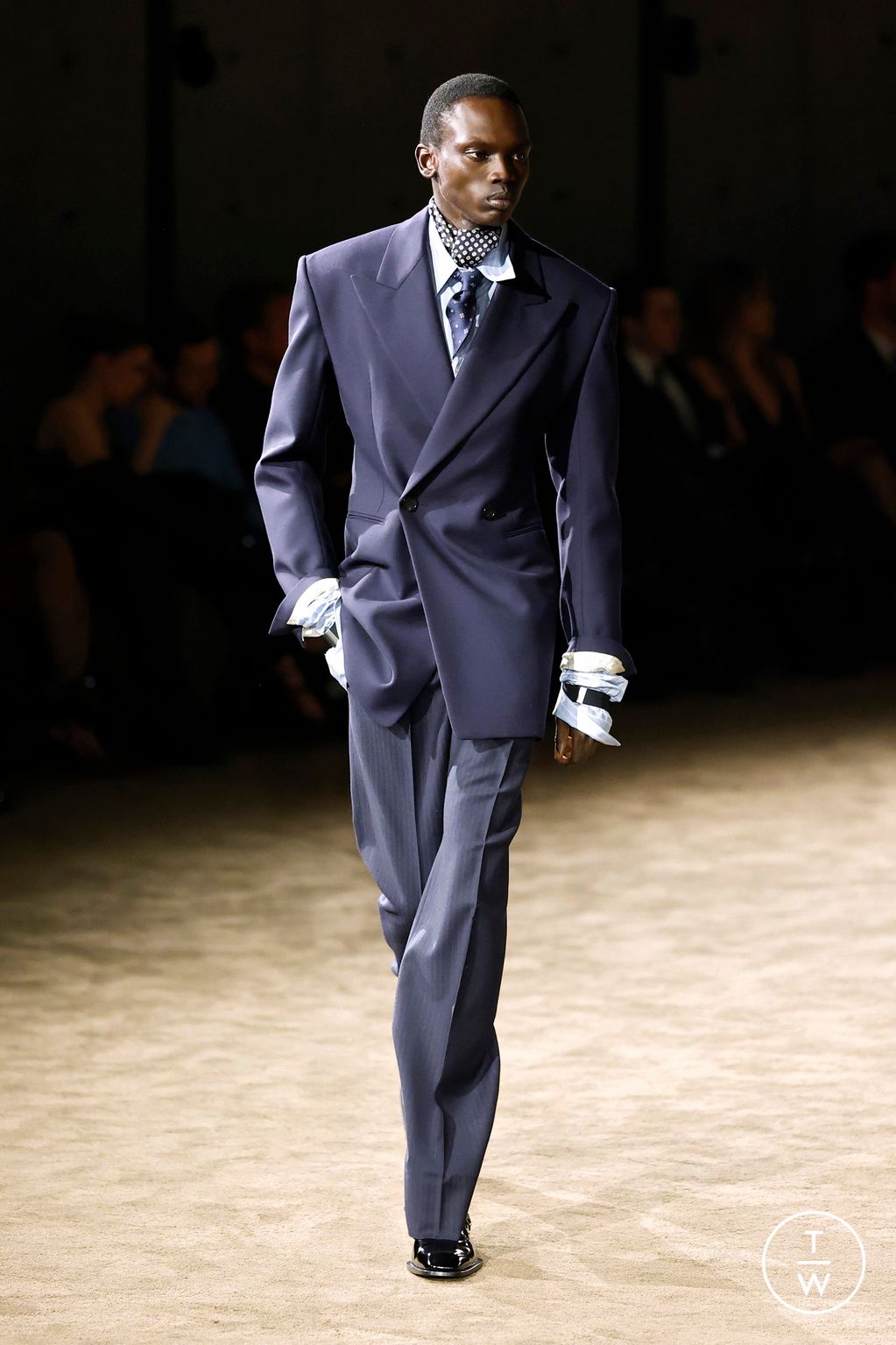 Fashion Week Paris Fall/Winter 2026 look 23 from the Saint Laurent collection menswear