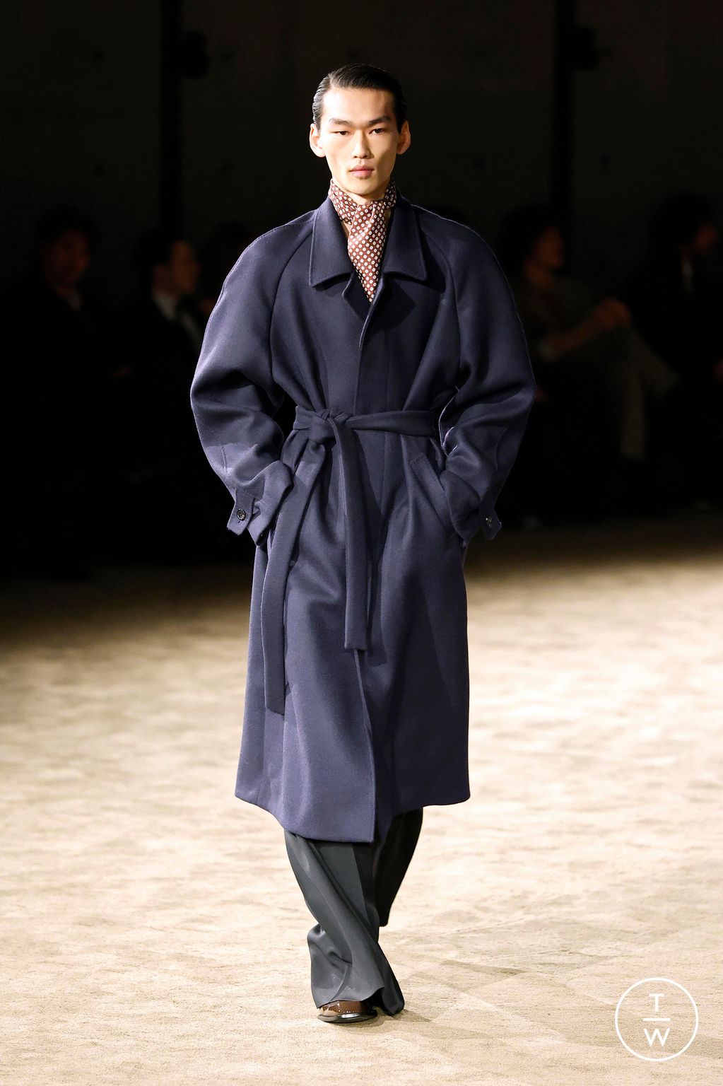 Fashion Week Paris Fall/Winter 2026 look 26 from the Saint Laurent collection menswear