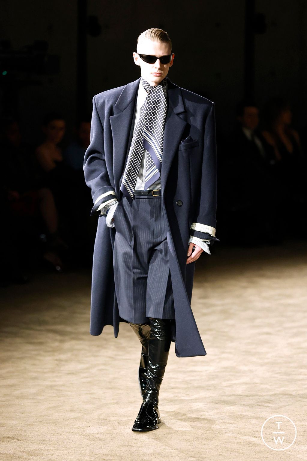 Fashion Week Paris Fall/Winter 2026 look 36 from the Saint Laurent collection menswear