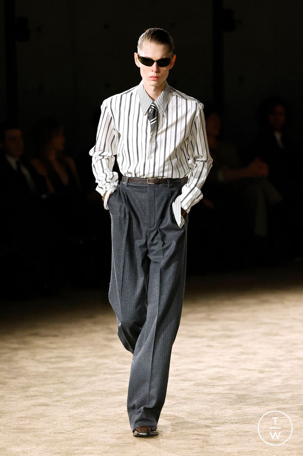 Fashion Week Paris Fall/Winter 2026 look 40 from the Saint Laurent collection menswear