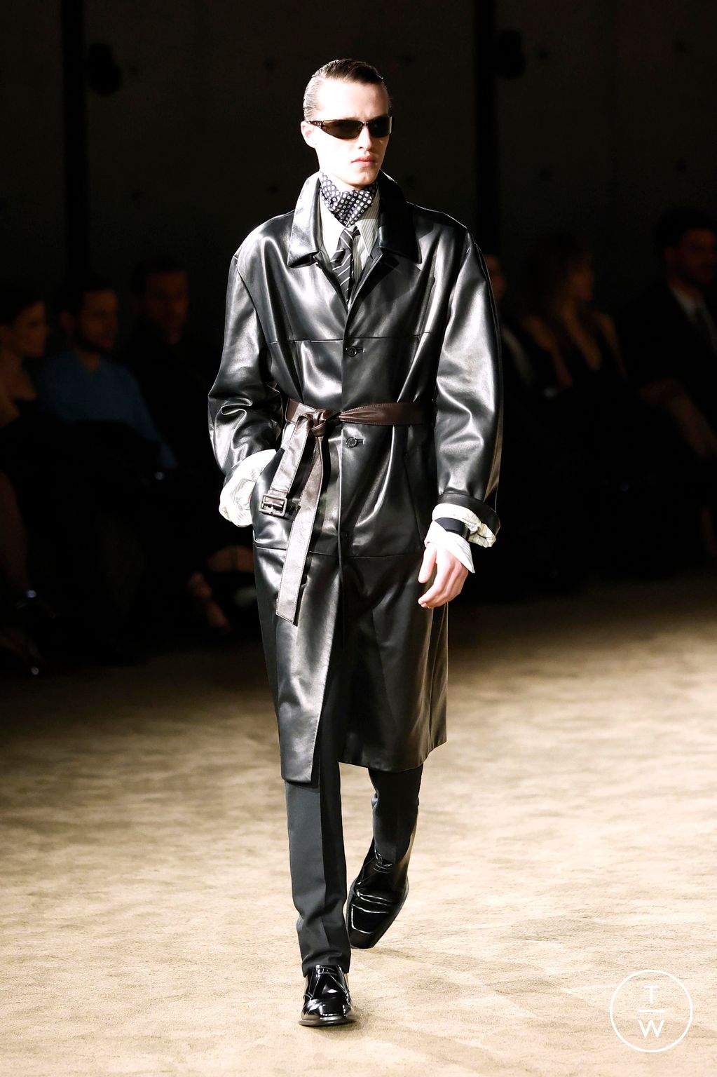 Fashion Week Paris Fall/Winter 2026 look 41 from the Saint Laurent collection menswear