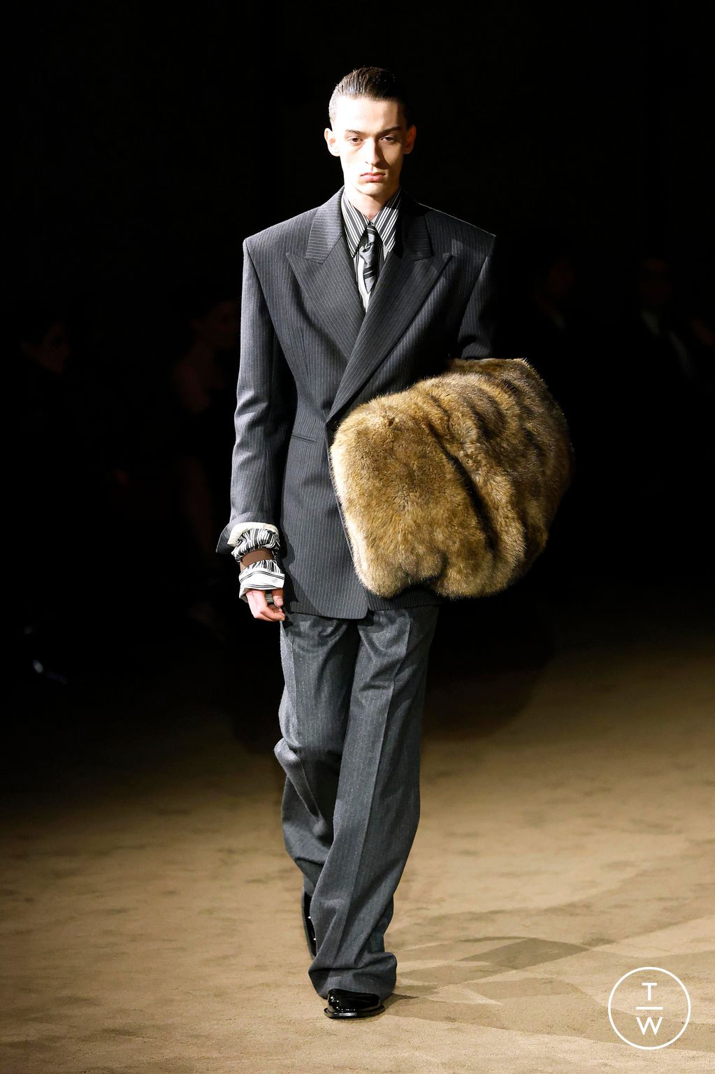 Fashion Week Paris Fall/Winter 2026 look 42 from the Saint Laurent collection menswear