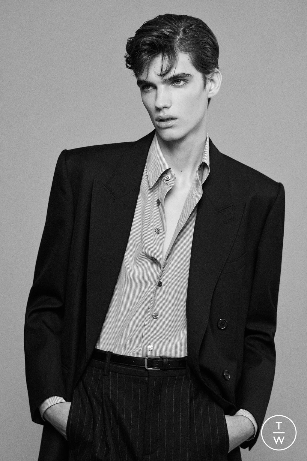 Fashion Week Paris Spring/Summer 2025 look 5 from the Saint Laurent collection 男装