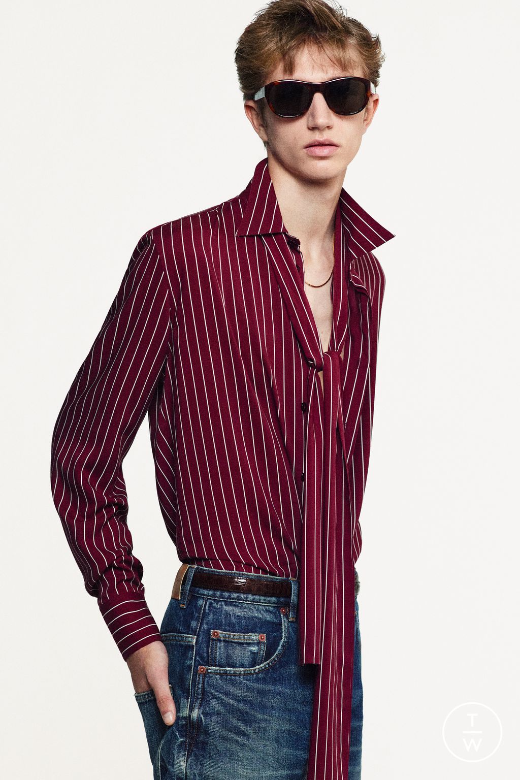 Fashion Week Paris Spring/Summer 2025 look 11 from the Saint Laurent collection 男装