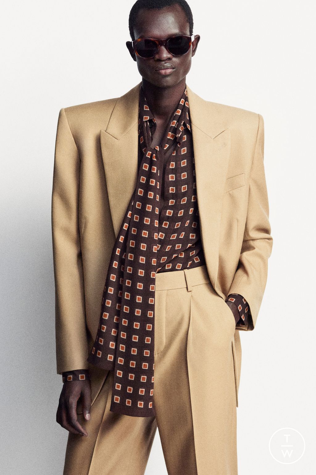 Fashion Week Paris Spring/Summer 2025 look 12 from the Saint Laurent collection 男装