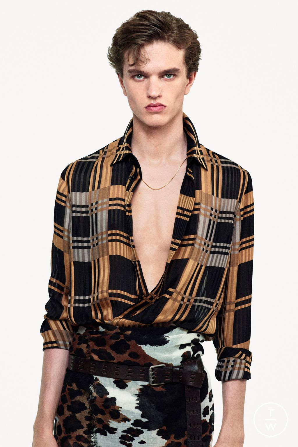 Fashion Week Paris Spring/Summer 2025 look 14 from the Saint Laurent collection 男装