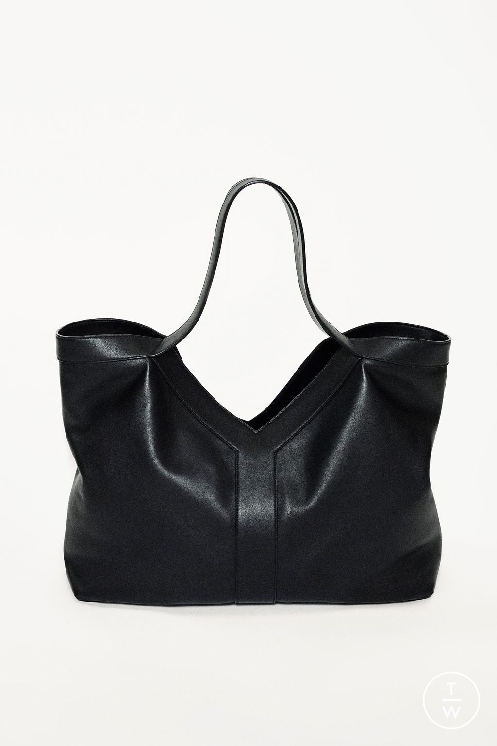 Fashion Week Paris Spring/Summer 2025 look 21 from the Saint Laurent collection menswear