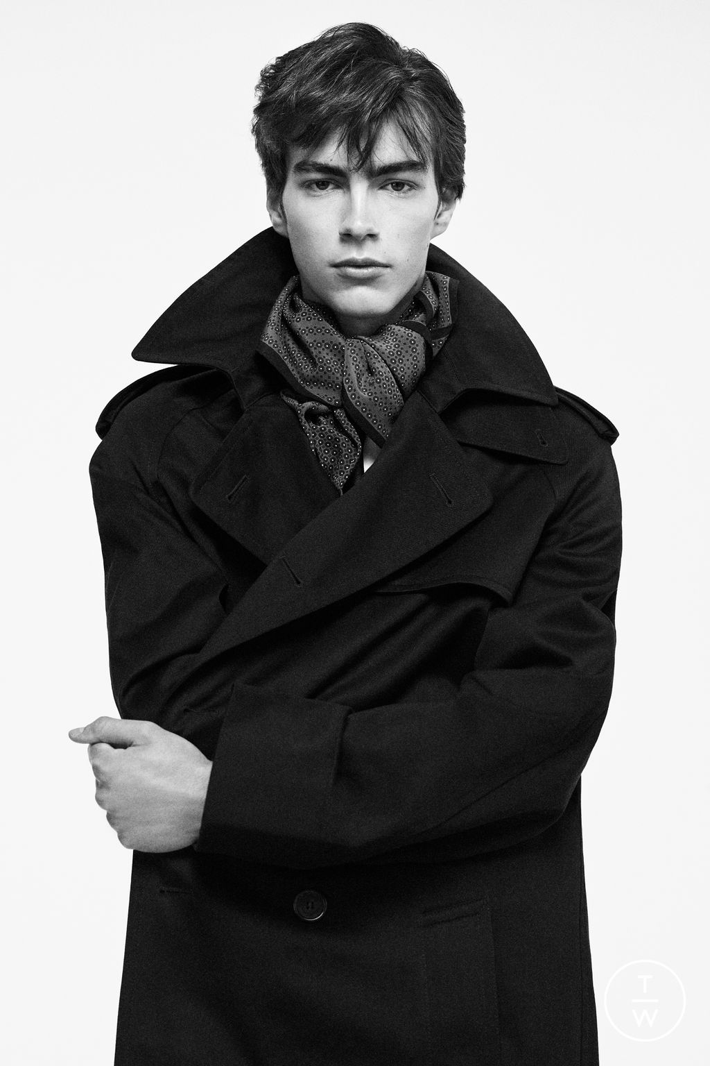 Fashion Week Paris Spring/Summer 2025 look 23 from the Saint Laurent collection 男装