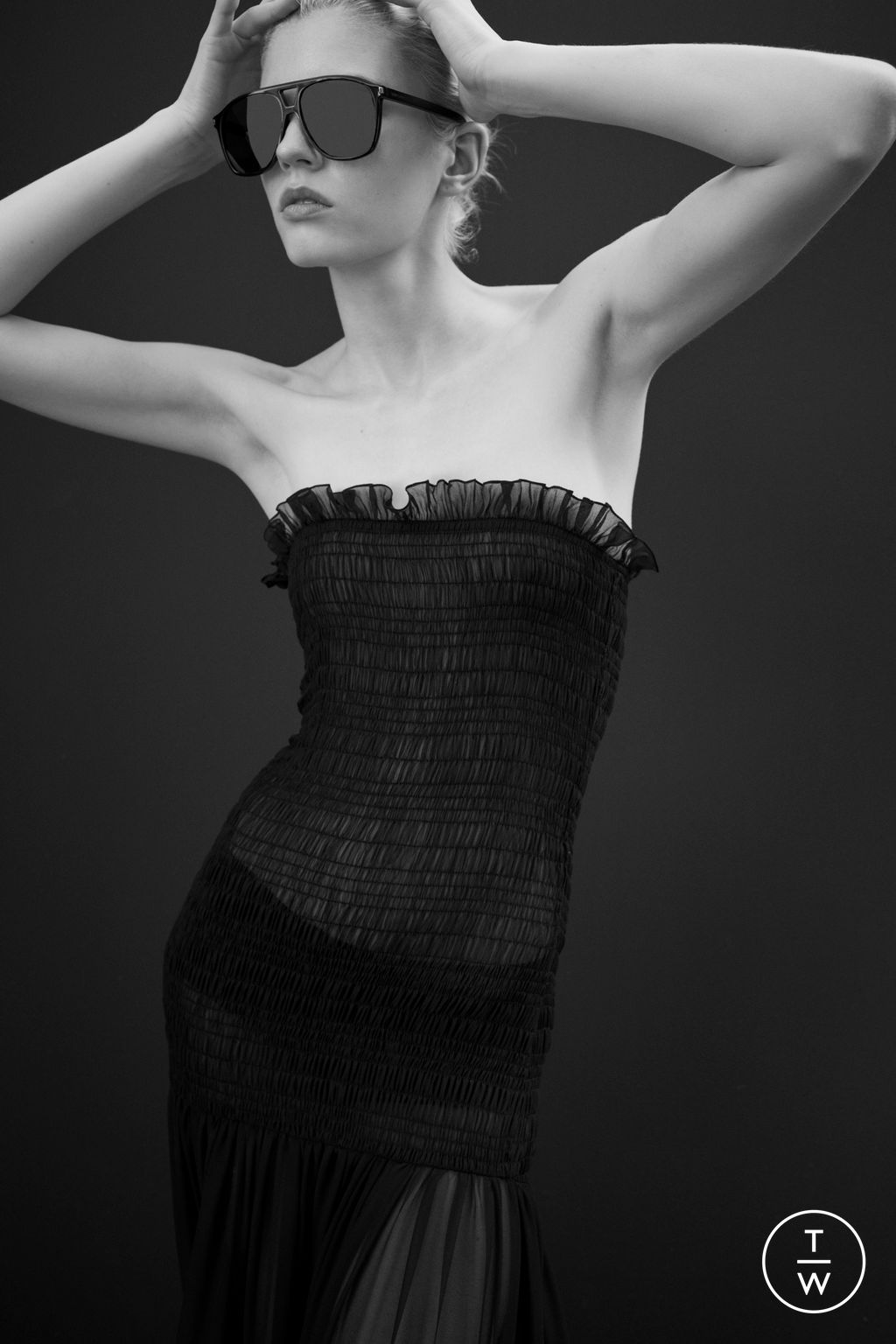 Fashion Week Paris Resort 2023 look 6 de la collection Saint Laurent womenswear