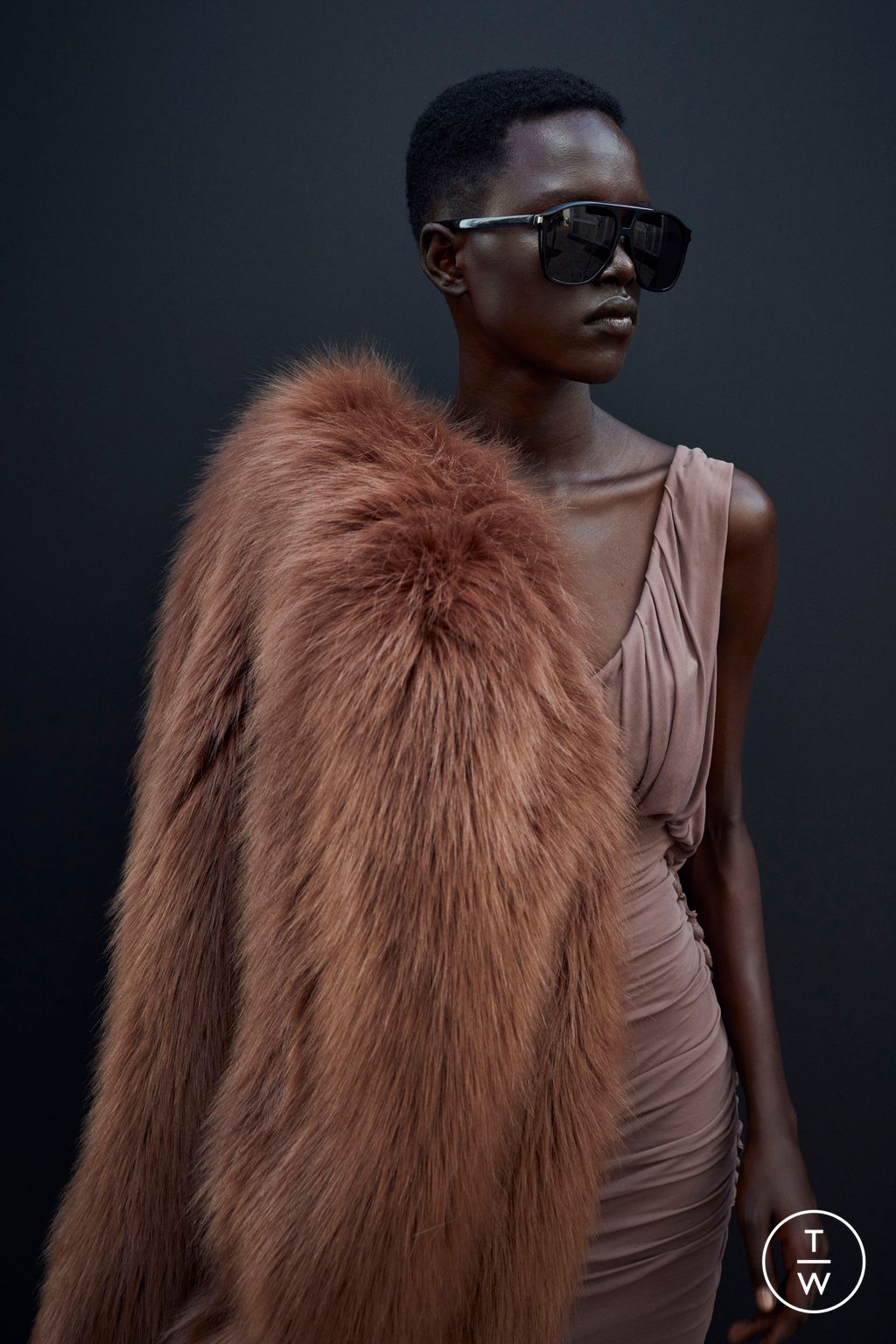 Fashion Week Paris Resort 2023 look 14 de la collection Saint Laurent womenswear