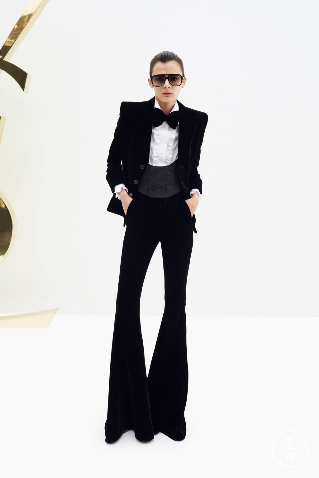 Fashion Week Paris Resort 2023 look 29 from the Saint Laurent collection womenswear