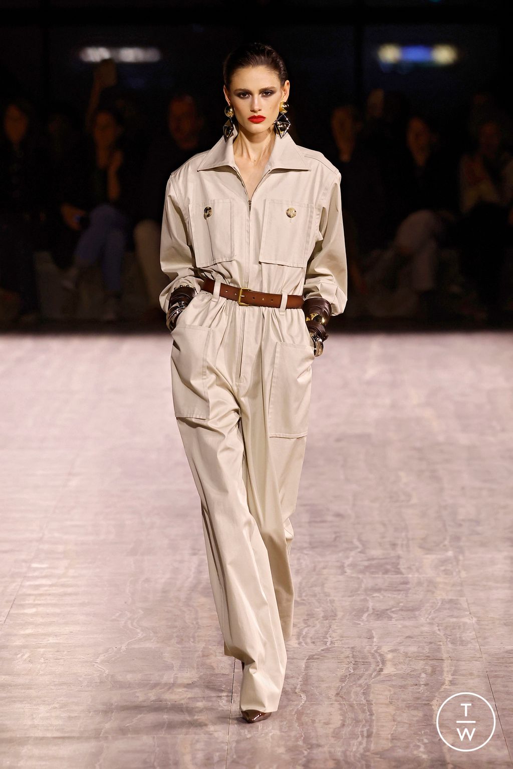 Fashion Week Paris Spring/Summer 2024 look 1 from the Saint Laurent collection 女装