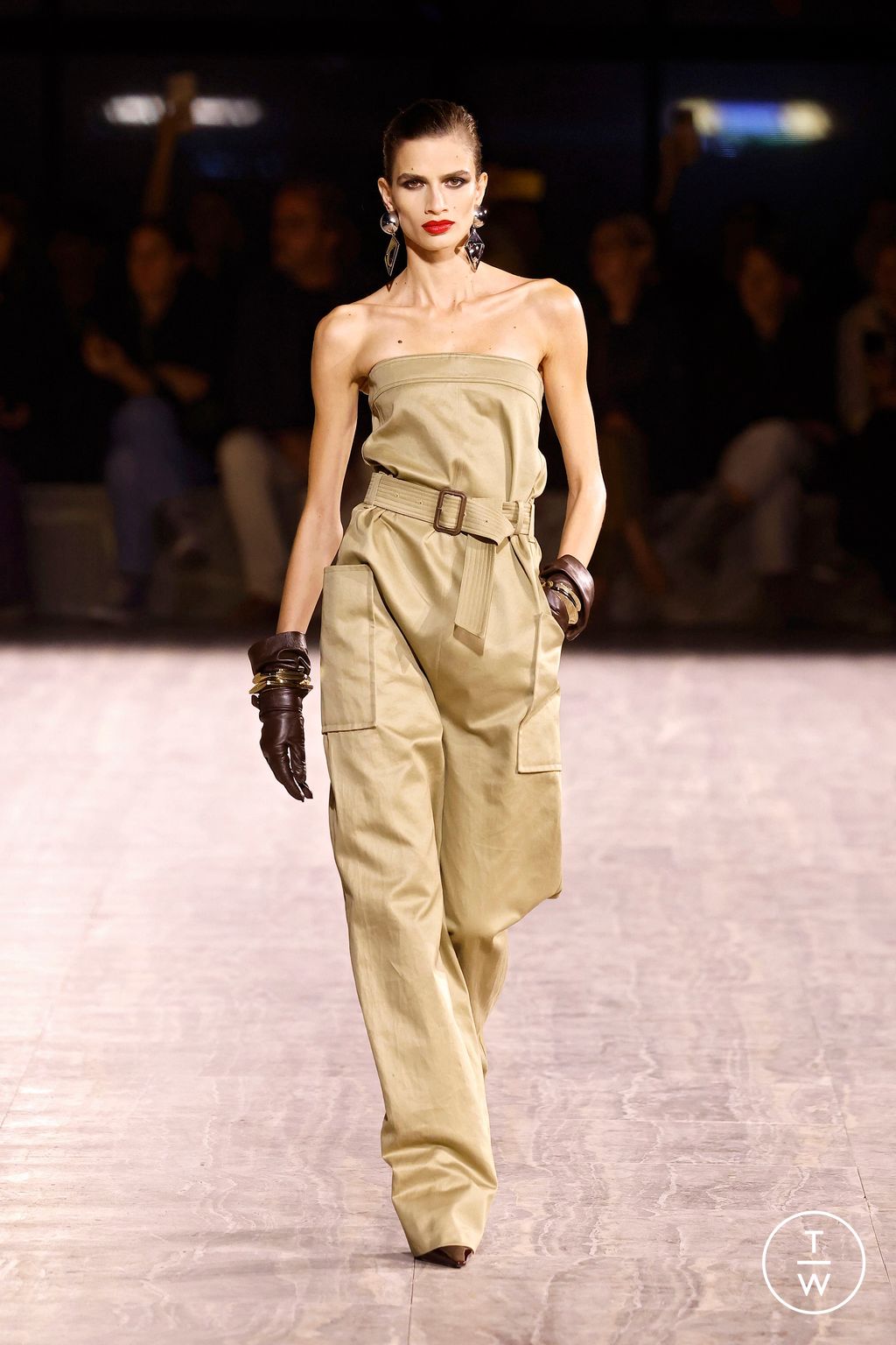 Fashion Week Paris Spring/Summer 2024 look 5 de la collection Saint Laurent womenswear