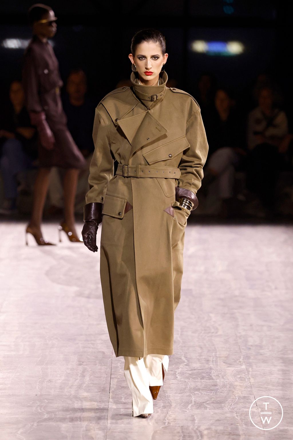 Fashion Week Paris Spring/Summer 2024 look 11 de la collection Saint Laurent womenswear