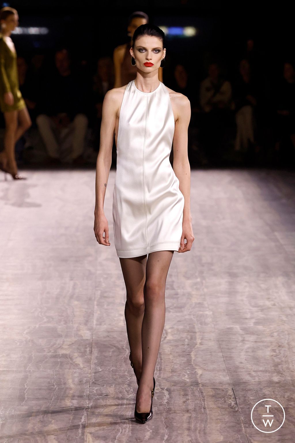Fashion Week Paris Spring/Summer 2024 look 32 from the Saint Laurent collection 女装