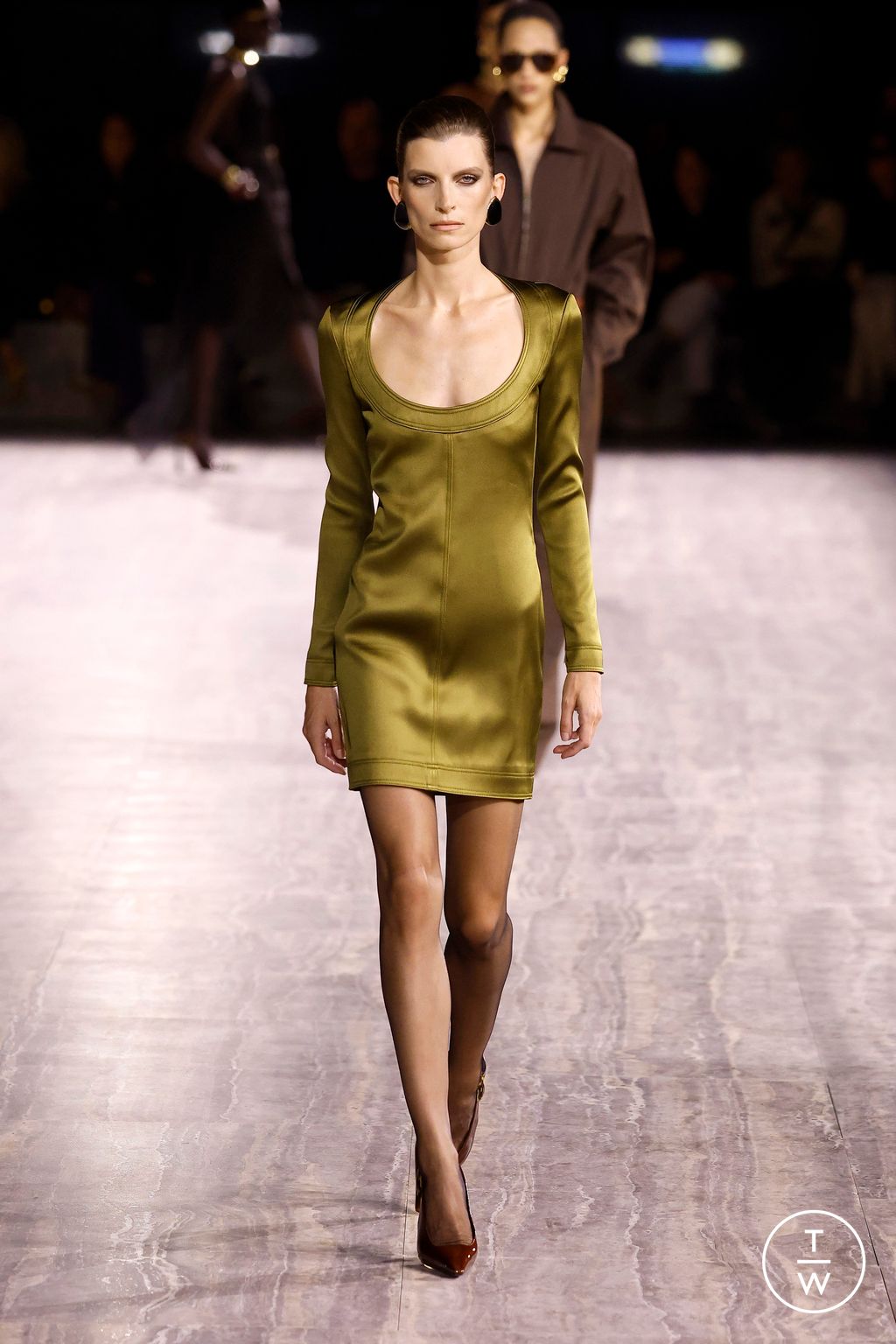 Fashion Week Paris Spring/Summer 2024 look 34 from the Saint Laurent collection womenswear