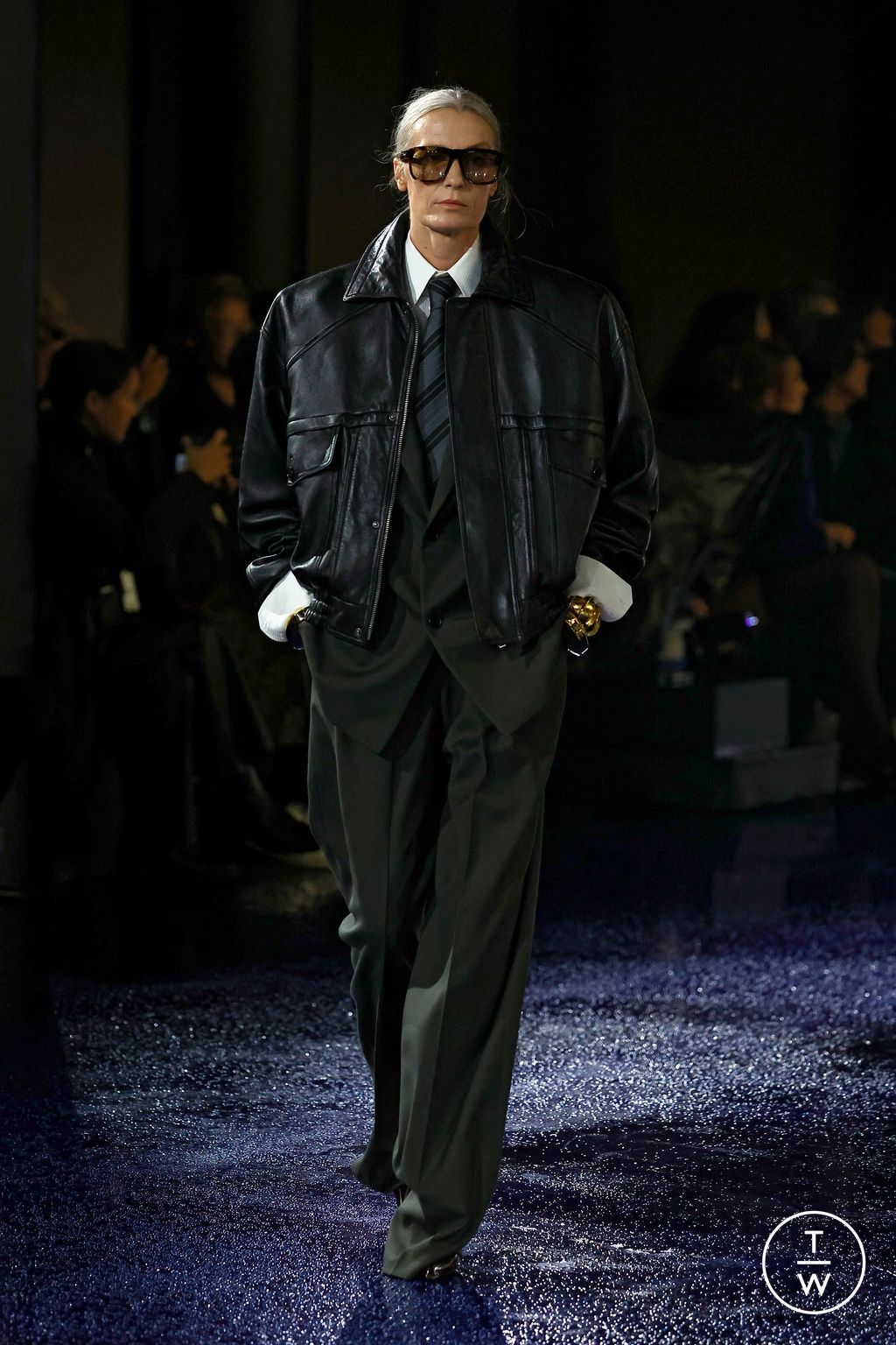 Fashion Week Paris Spring/Summer 2025 look 10 from the Saint Laurent collection 女装