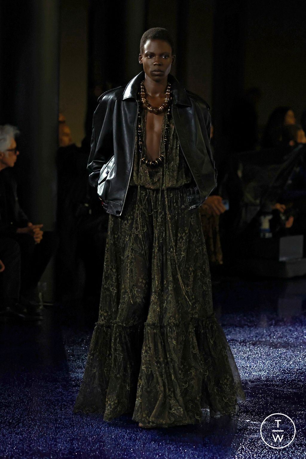 Fashion Week Paris Spring/Summer 2025 look 14 from the Saint Laurent collection 女装