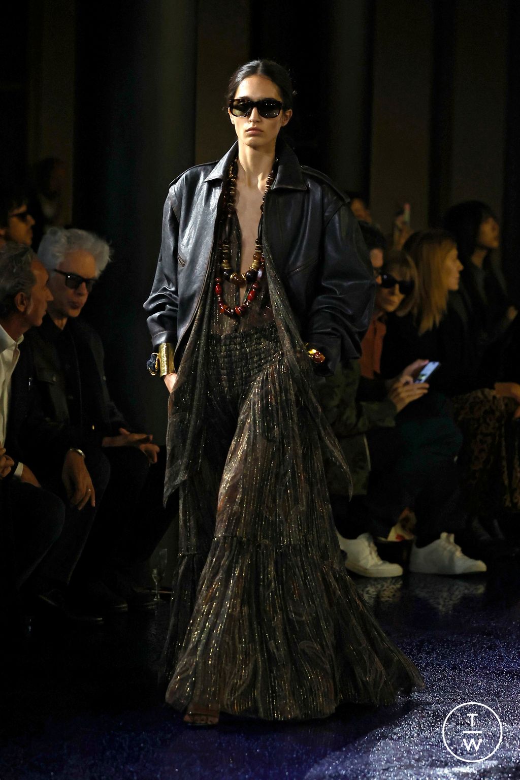 Fashion Week Paris Spring/Summer 2025 look 20 from the Saint Laurent collection 女装