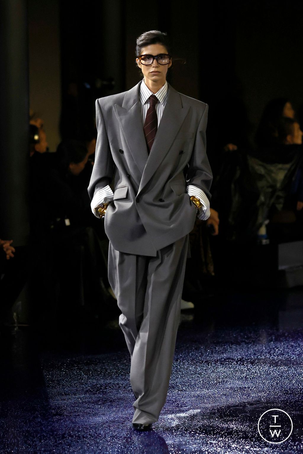 Fashion Week Paris Spring/Summer 2025 look 23 from the Saint Laurent collection 女装