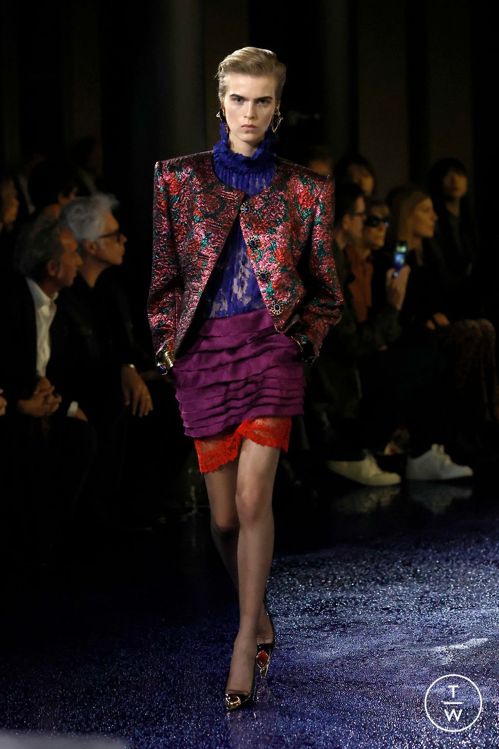 Fashion Week Paris Spring/Summer 2025 look 40 from the Saint Laurent collection 女装