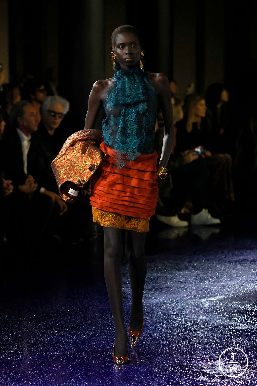 Fashion Week Paris Spring/Summer 2025 look 42 from the Saint Laurent collection 女装