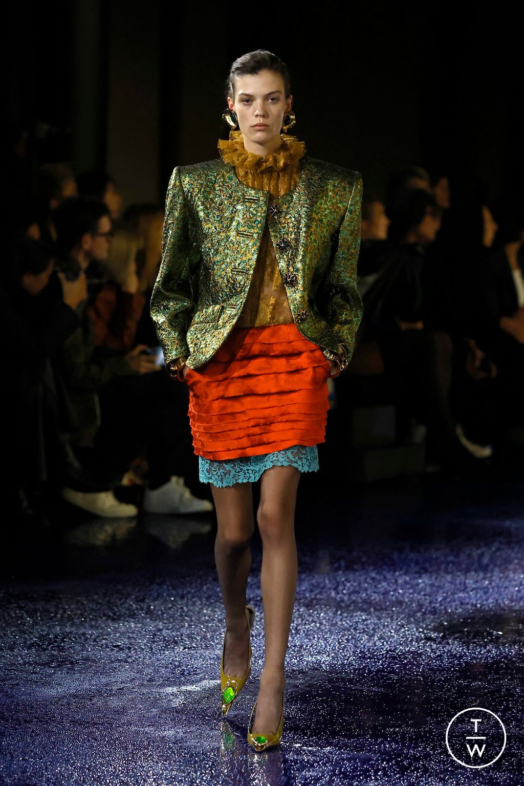 Runway【SAINT LAURENT】ベルベット シルク混 ブレザー 24SS新作 SAINT LAURENT SS24 —
