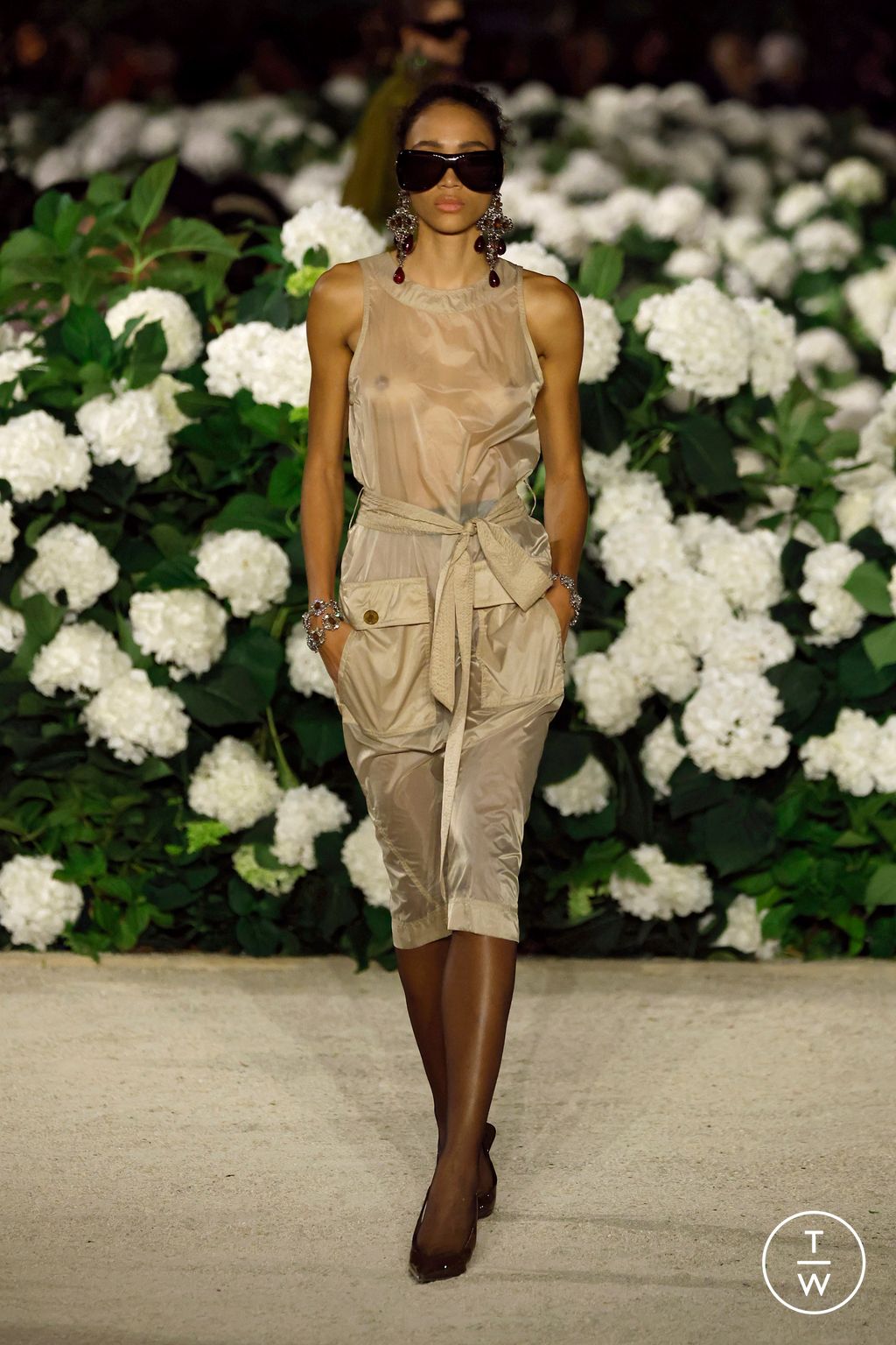 Fashion Week Paris Spring/Summer 2026 look 20 from the Saint Laurent collection womenswear