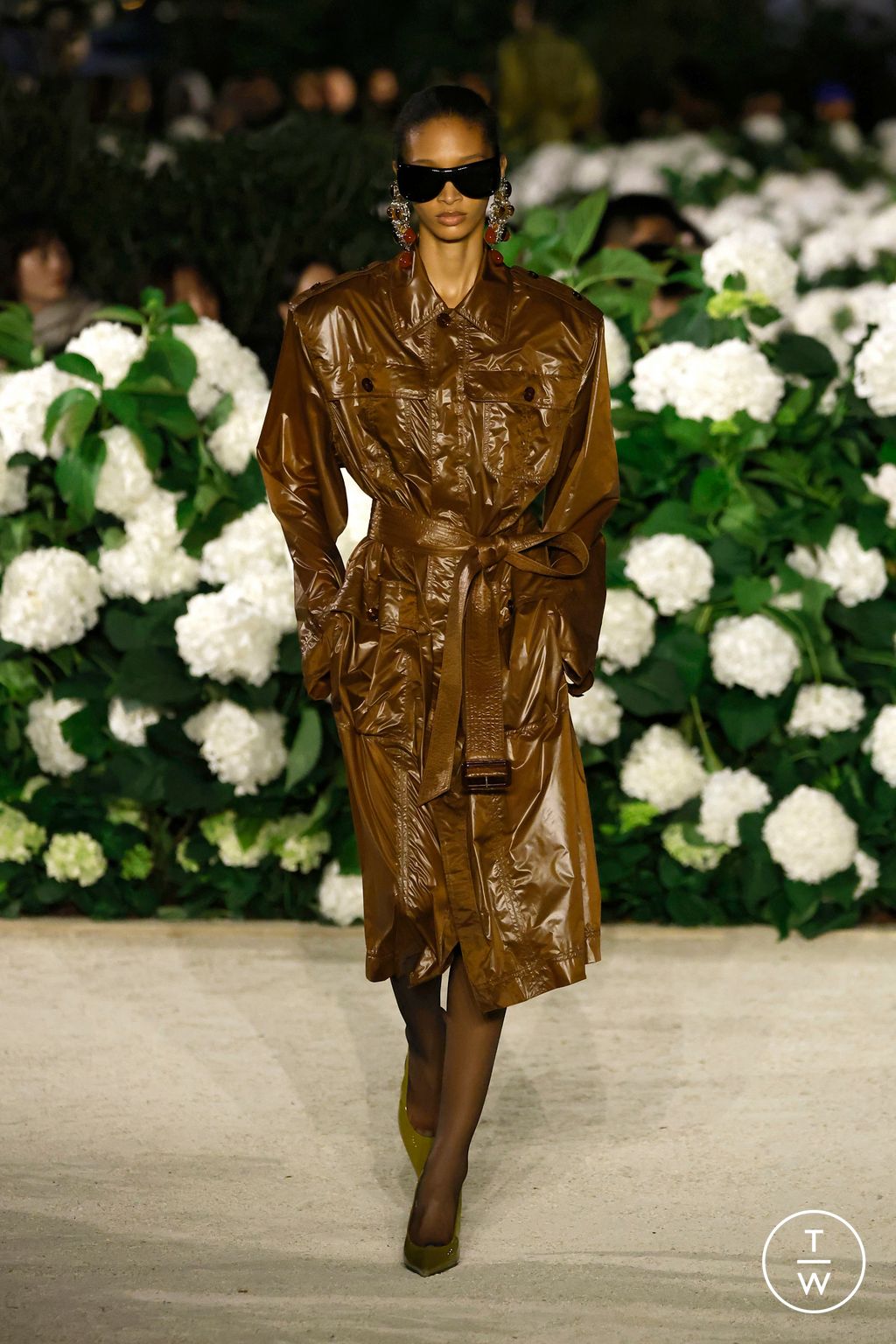 Fashion Week Paris Spring/Summer 2026 look 26 from the Saint Laurent collection womenswear