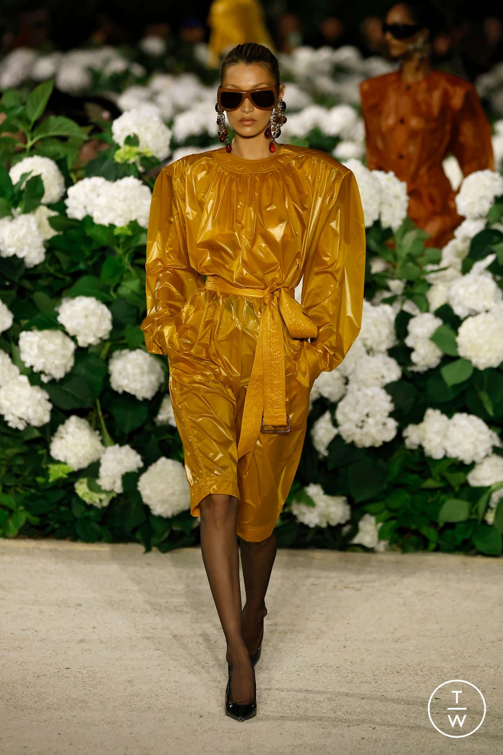 Fashion Week Paris Spring/Summer 2026 look 31 from the Saint Laurent collection womenswear