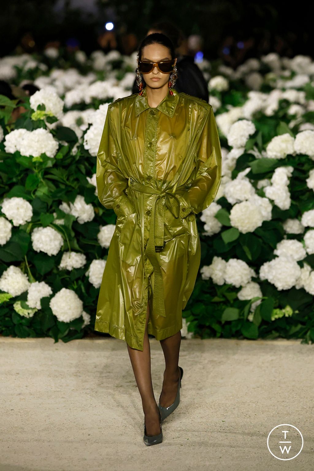 Fashion Week Paris Spring/Summer 2026 look 32 from the Saint Laurent collection womenswear